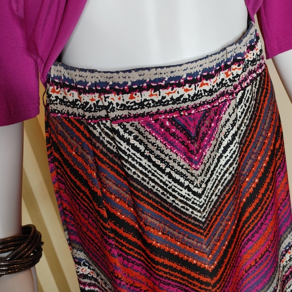 MULTIPLES INVESTMENTS CONTRASTING SKIRT SET PS - Picture 5 of 9